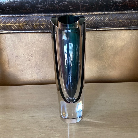 Beautiful Kosta Boda free blown glass vase - Picture 3 of 6